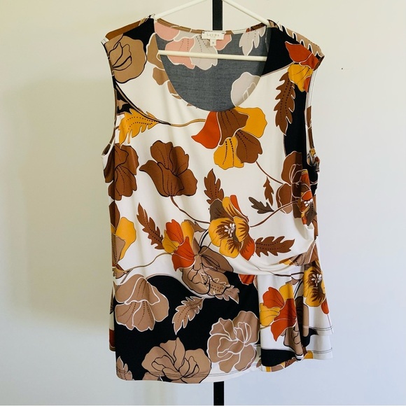 Laura Plus bold floral sleeveless top - Picture 2 of 8